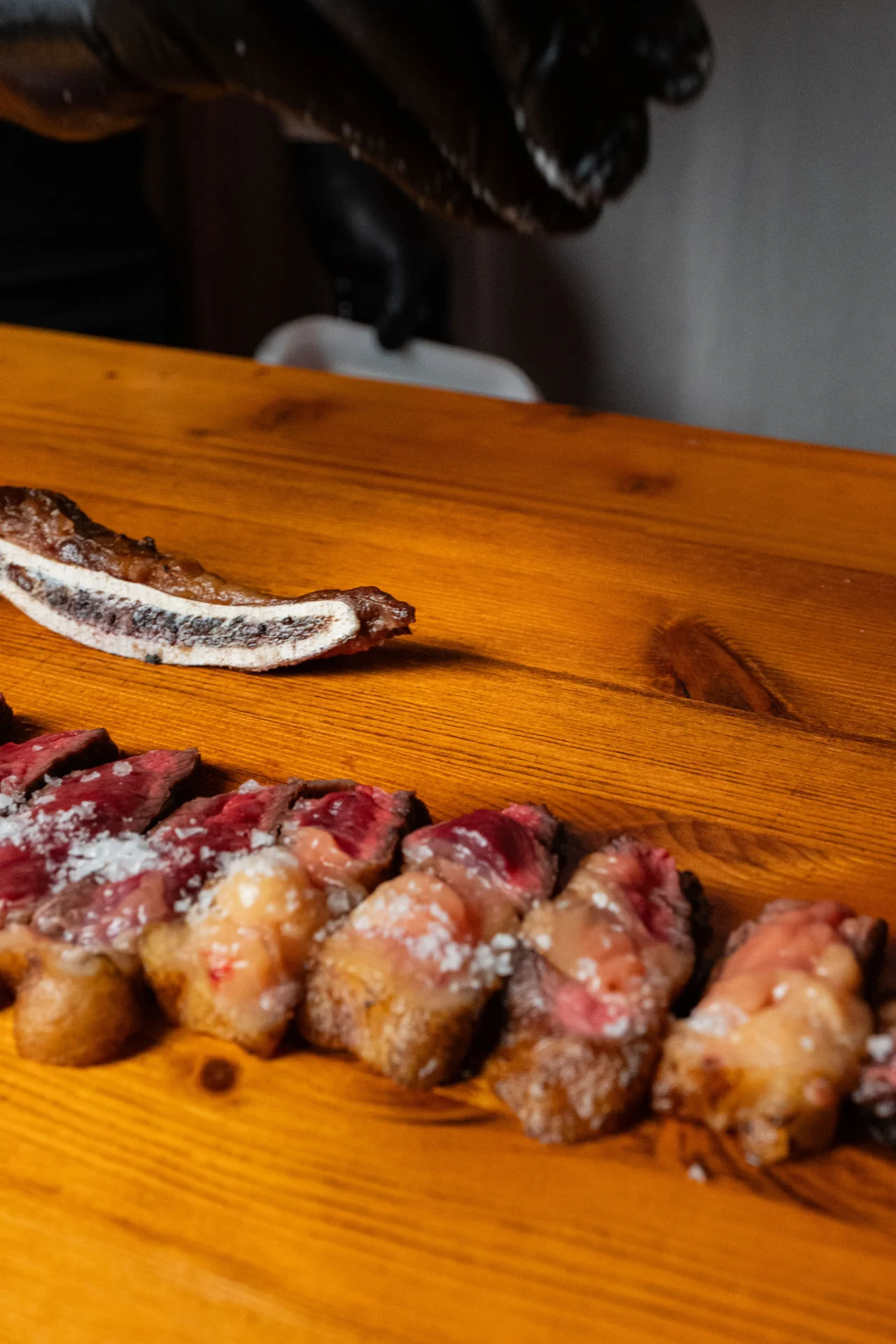 Carne a la brasa preparada para compartir